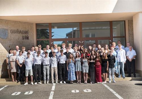 SLAVNOSTNÍ VYŘAZENÍ ŽÁKŮ 9. ROČNÍKU NA OÚ BÁNOV 2026